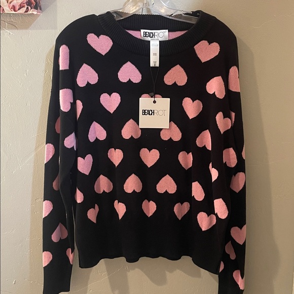 Beach Riot Black Sweater/ short set  with Pink Heart Design - Picture 1 of 6